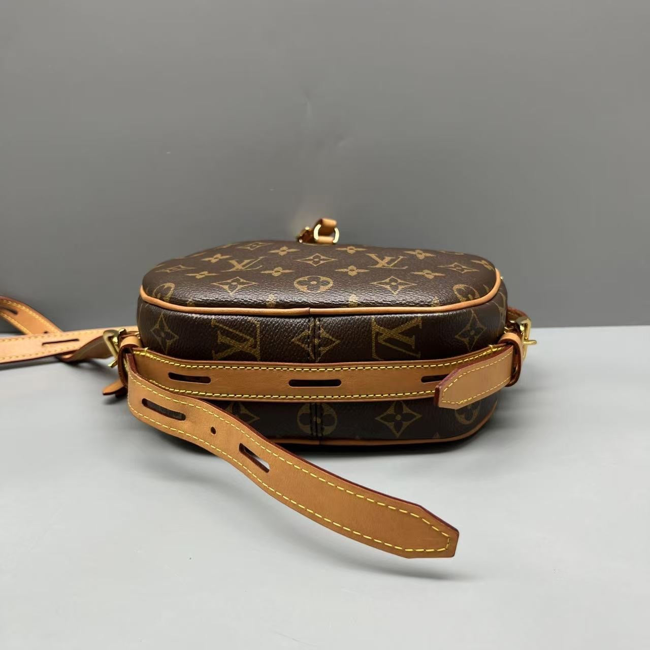 Louis Vuitton - Boite Chapeau Souple - Monogram coated canvas and Vachetta leather - Brown - (Medium)