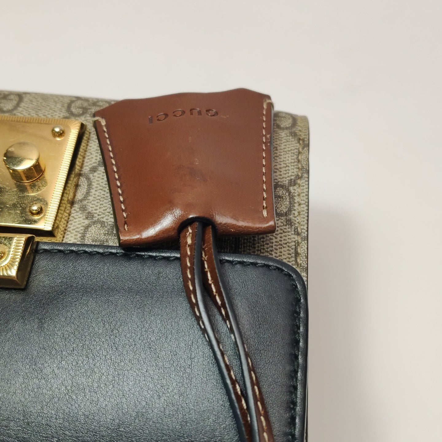 Gucci - Padlock Small Shoulder Bag 409487 KLQJG 9785 - GG Supreme canvas with leather trim - Beige and Brown with Black Accents - (small)
