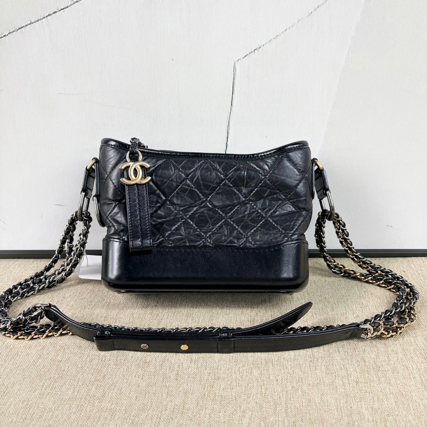 Chanel - Gabrielle Hobo Bag Small - Wrinkled cowhide leather - Black - (Small)