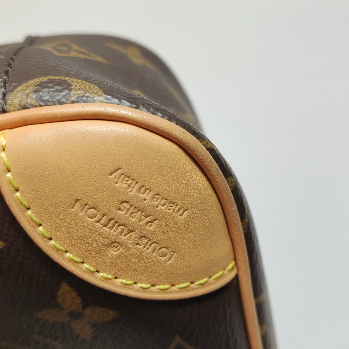 Louis Vuitton - Monogram Camera Bag - Monogram coated canvas with Vachetta leather trim - Brown - (small)
