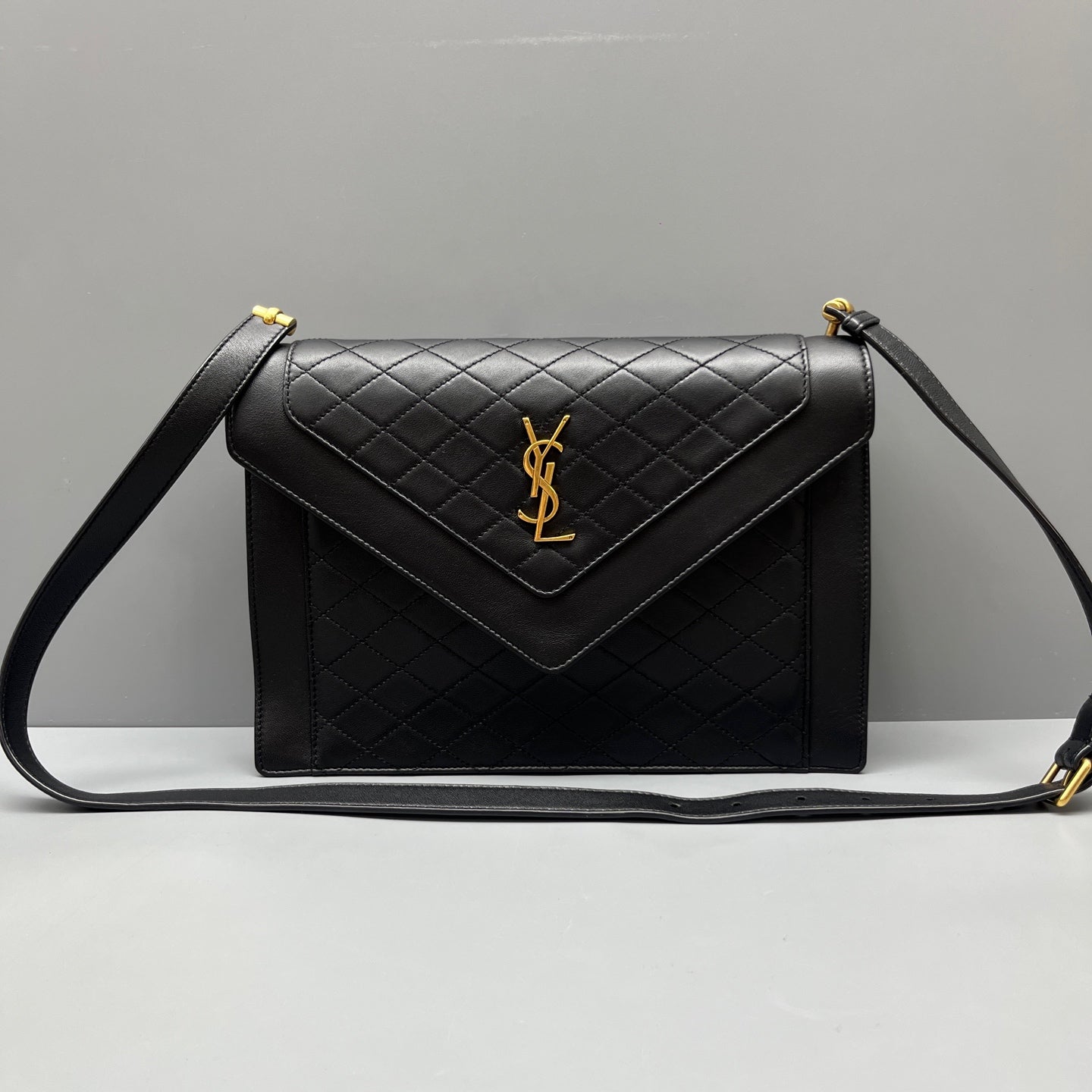 Saint Laurent - Gaby Envelope Bag - Quilted lambskin leather - Black with Gold-Tone Hardware - (medium)