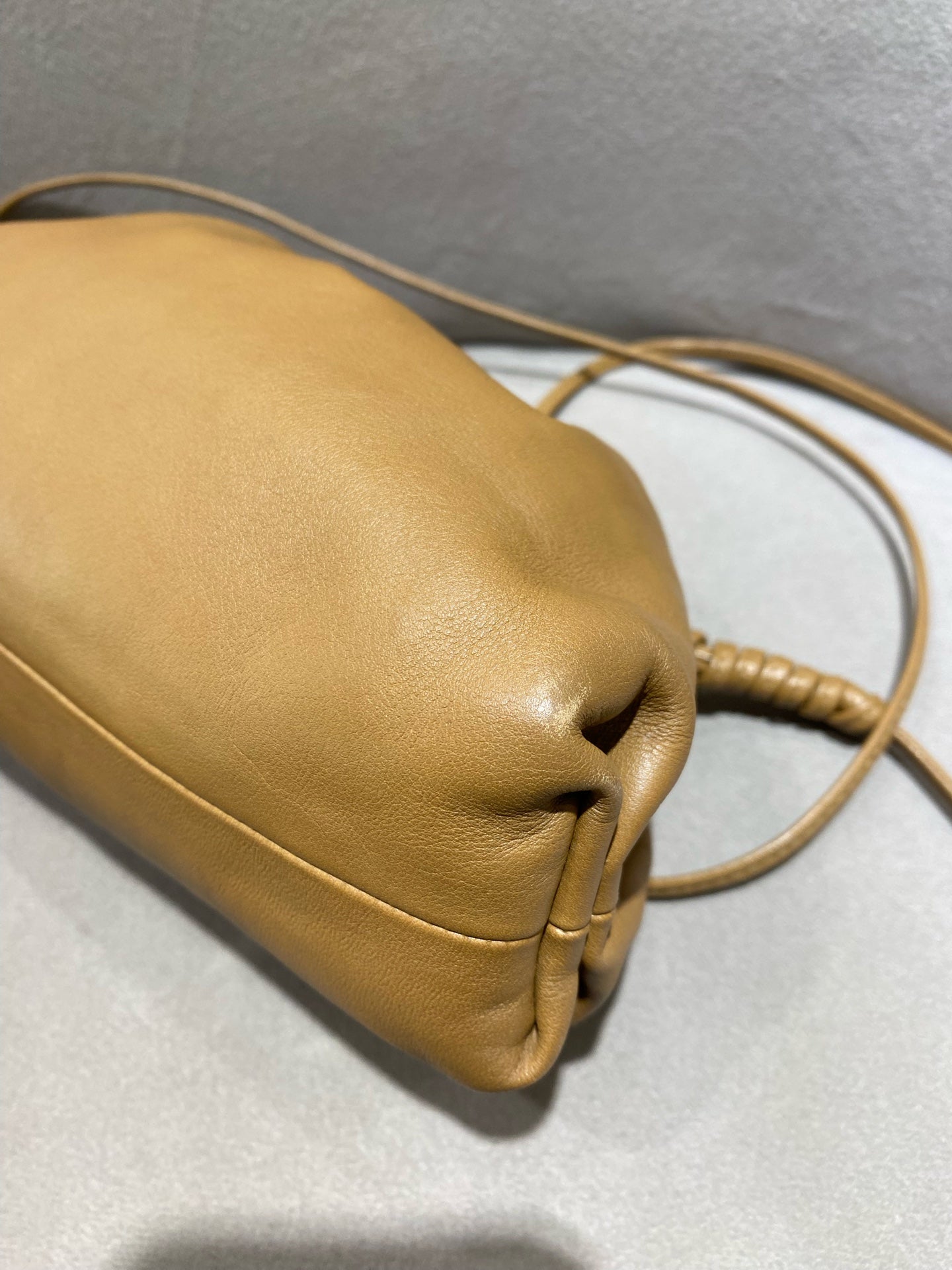Bottega Veneta - The Pouch Mini - Lambskin leather - Caramel - (mini)