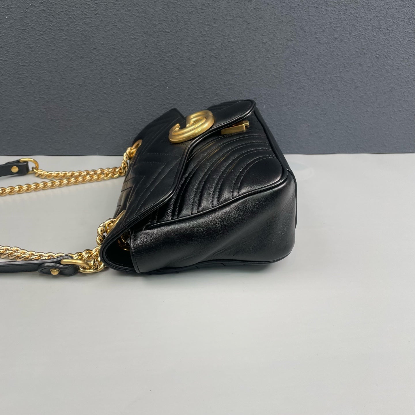 Gucci - GG Marmont Matelassé Shoulder Bag - Leather - Black - (Medium)