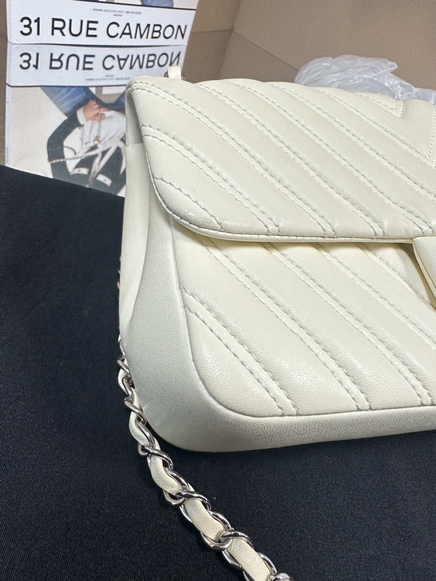 Chanel - Seasonal Flap Bag - Lambskin leather - White - (medium)