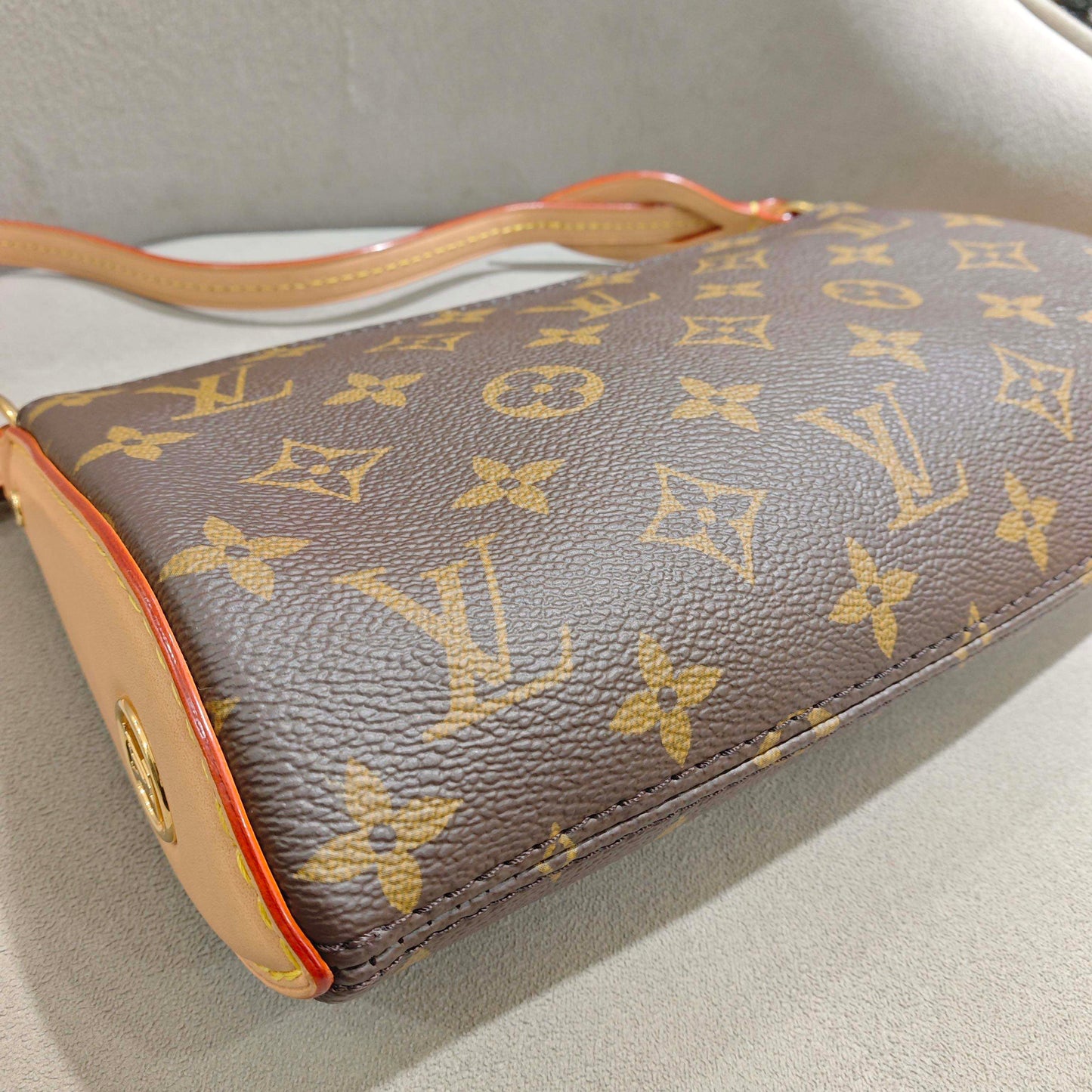 Louis Vuitton - Pochette Accessoires - Monogram coated canvas with Vachetta leather trim - Brown - (mini)