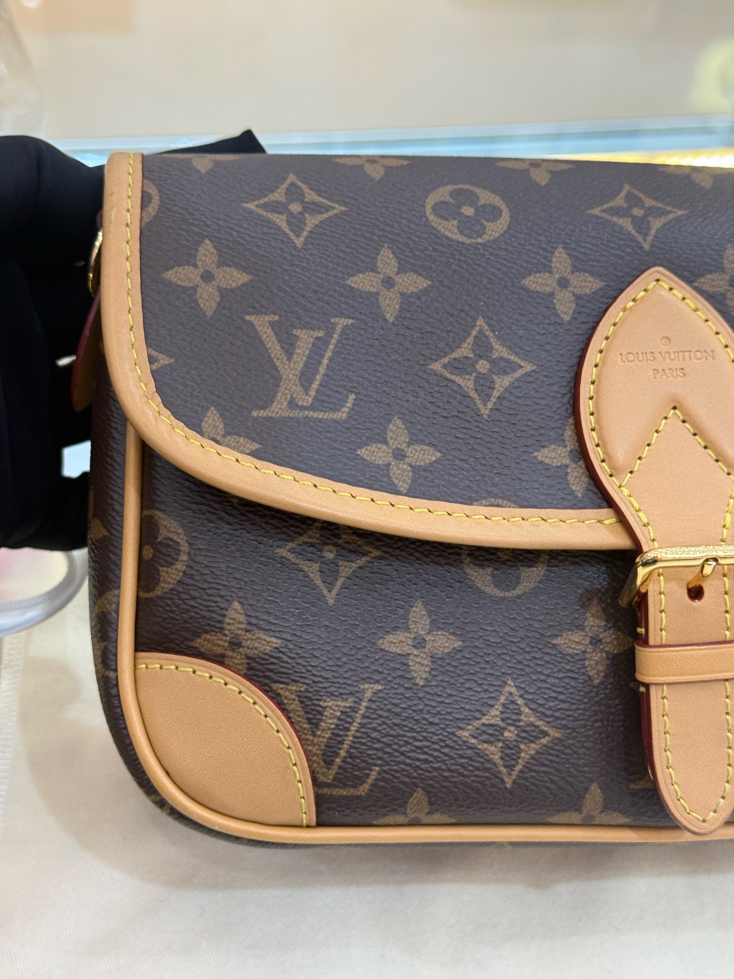 Louis Vuitton - Classic Monogram Flap Shoulder Bag - Monogram coated canvas with natural Vachetta leather trim and a textile shoulder strap - Brown - (small)
