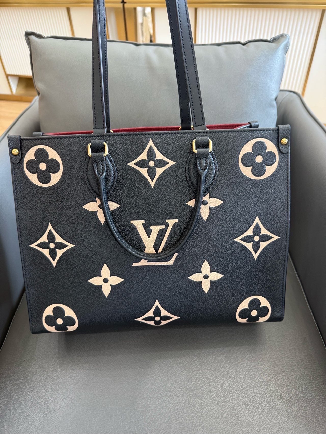 Louis Vuitton - OnTheGo MM - Monogram Empreinte Giant leather - Black and Cream - (Medium)