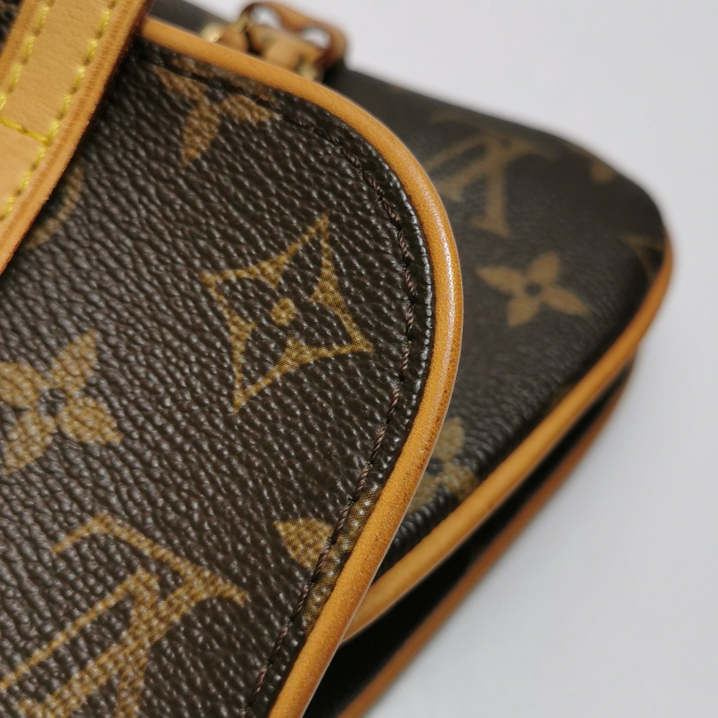 Louis Vuitton - Flap Shoulder Bag - Monogram coated canvas with Vachetta leather trim - Brown - (small)