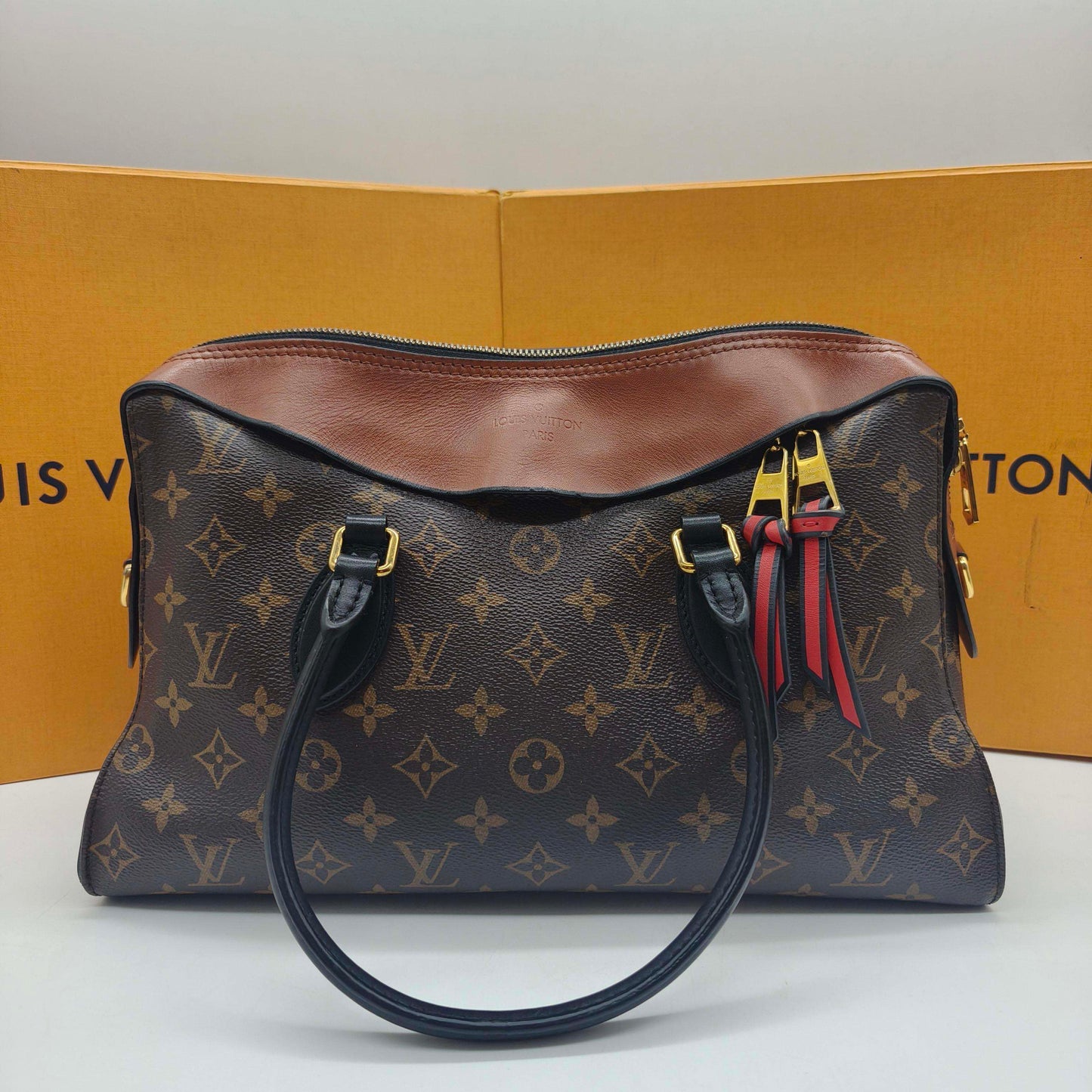 Louis Vuitton - Tuileries Besace - Monogram coated canvas with leather trim - Multicolour - (medium)