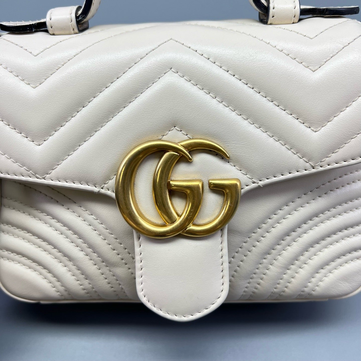 Gucci - GG Marmont Mini Top Handle Messenger Bag - Matelassé leather - Off-White with Gold-Tone Hardware - (mini)