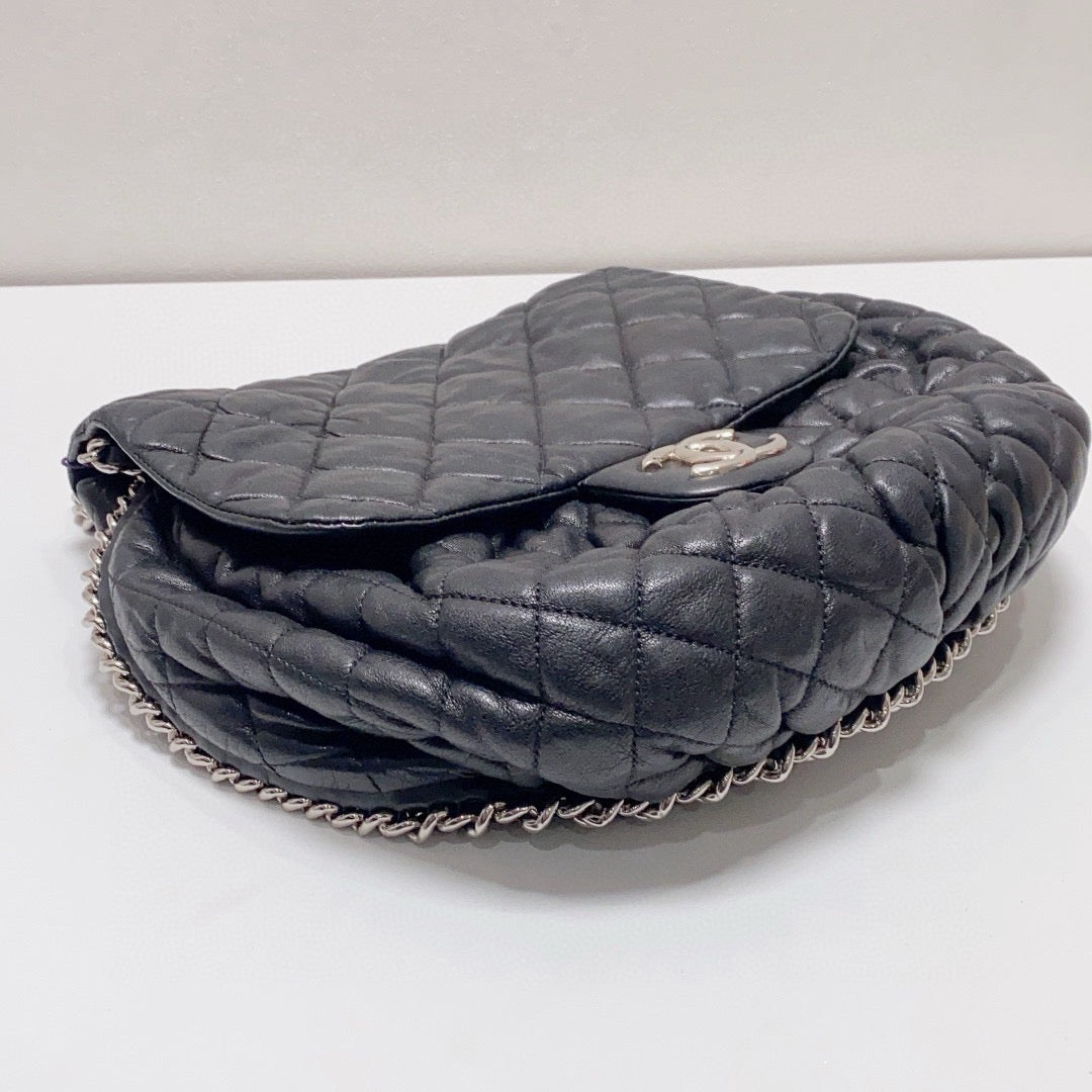 Chanel - Quilted Cloud Flap Bag - Lambskin leather - Black - (Medium)