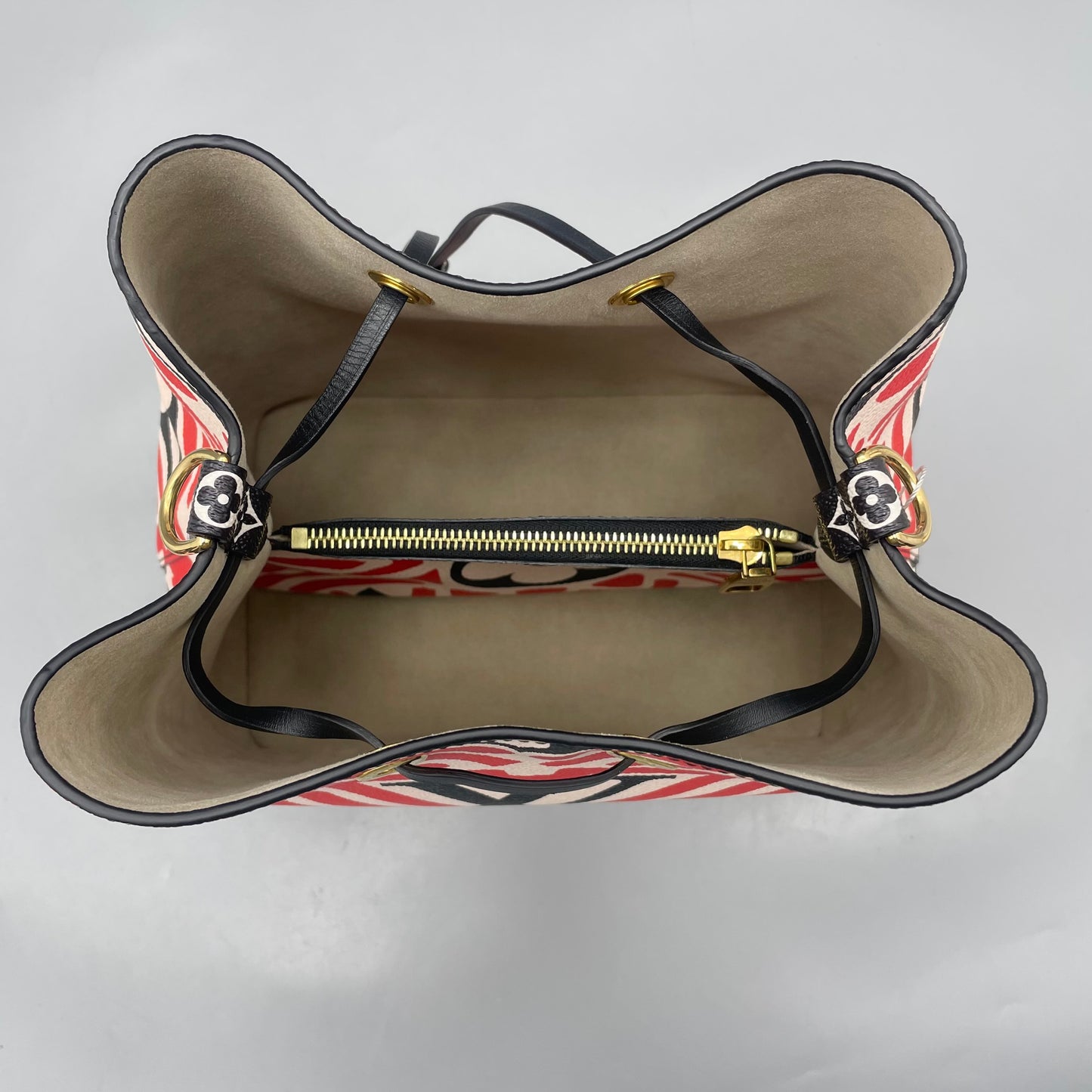 Louis Vuitton - Limited Edition Bucket Bag - Printed coated canvas with smooth leather trim - Multicolour (Red, Black, White) - (medium)