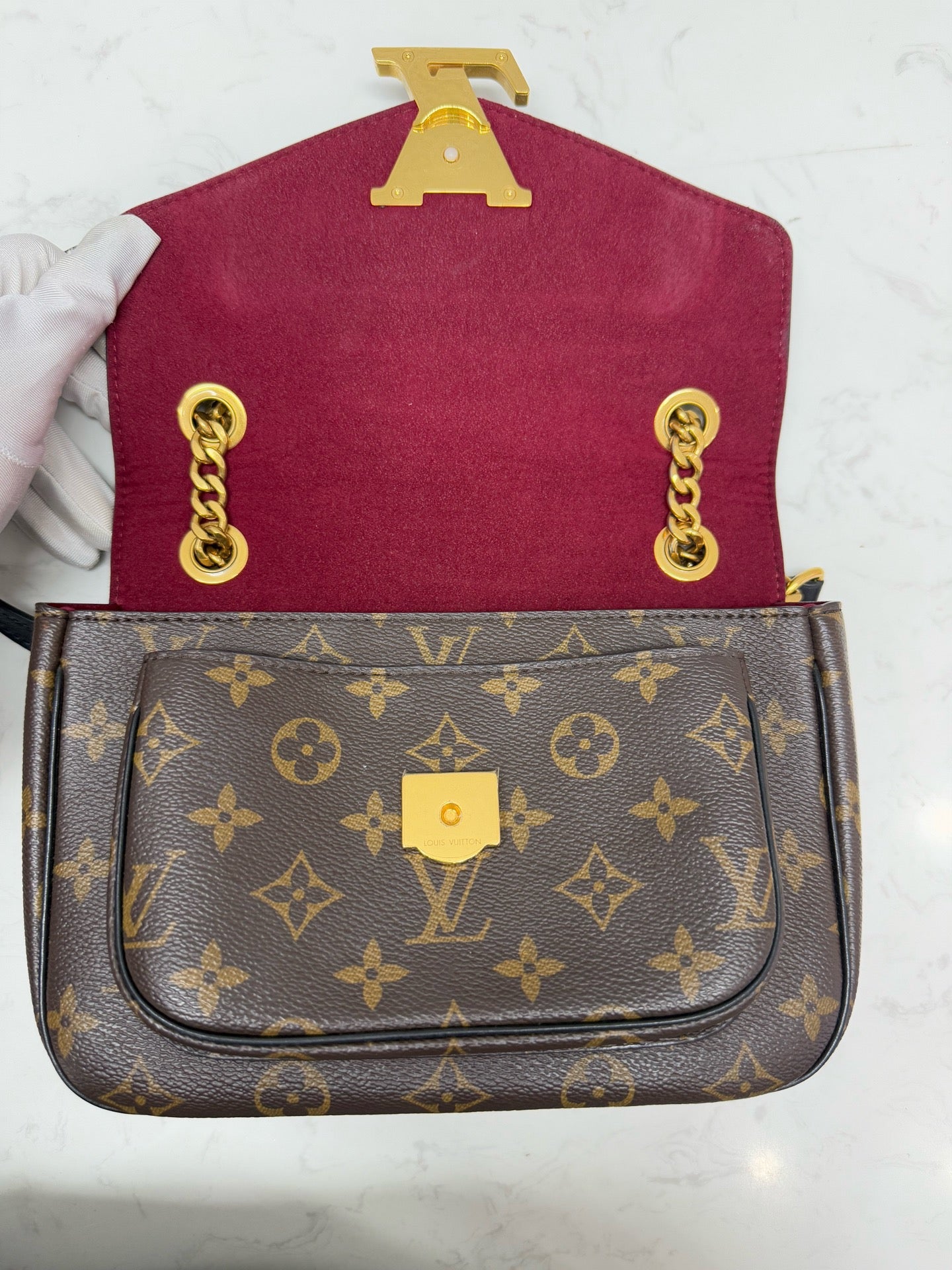 Louis Vuitton - Passy Chain - Monogram coated canvas with leather trim and gold-tone hardware - Brown - (Small)