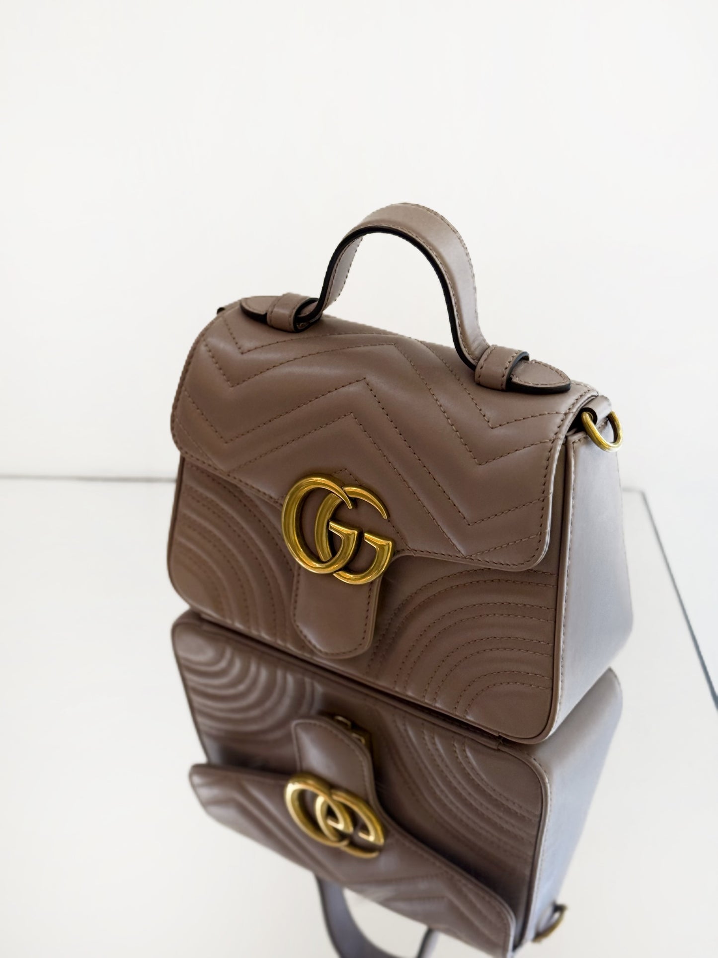 Gucci - GG Marmont Matelassé Top Handle Messenger Bag - Matelassé chevron-quilted calfskin leather - Taupe beige with Antique Gold-Tone Hardware - (mini)