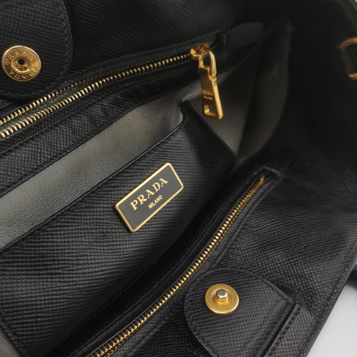 Prada - Saffiano Tote - Saffiano leather - Black - (Medium)