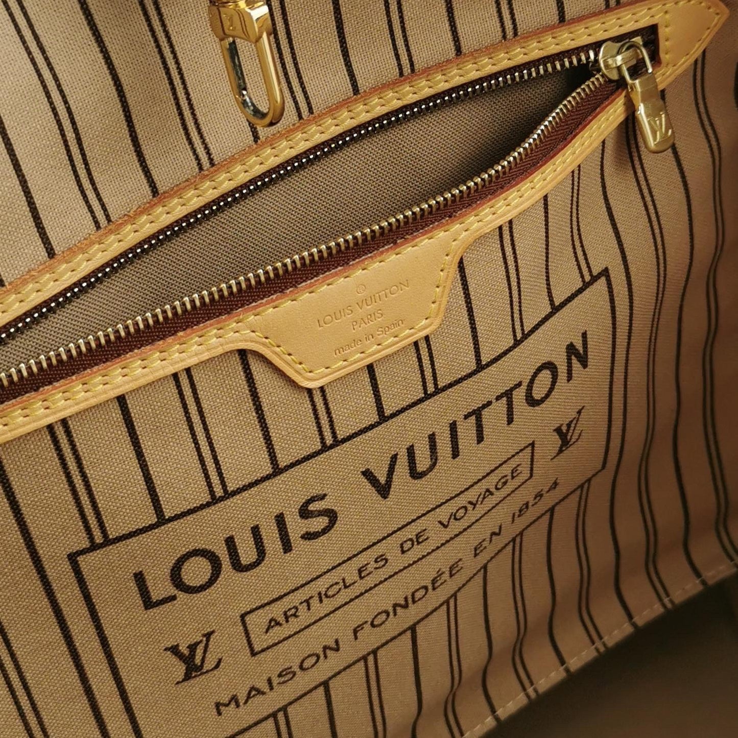 Louis Vuitton - Neverfull Tote - Monogram Canvas with Vachetta leather trim - Brown - (small)