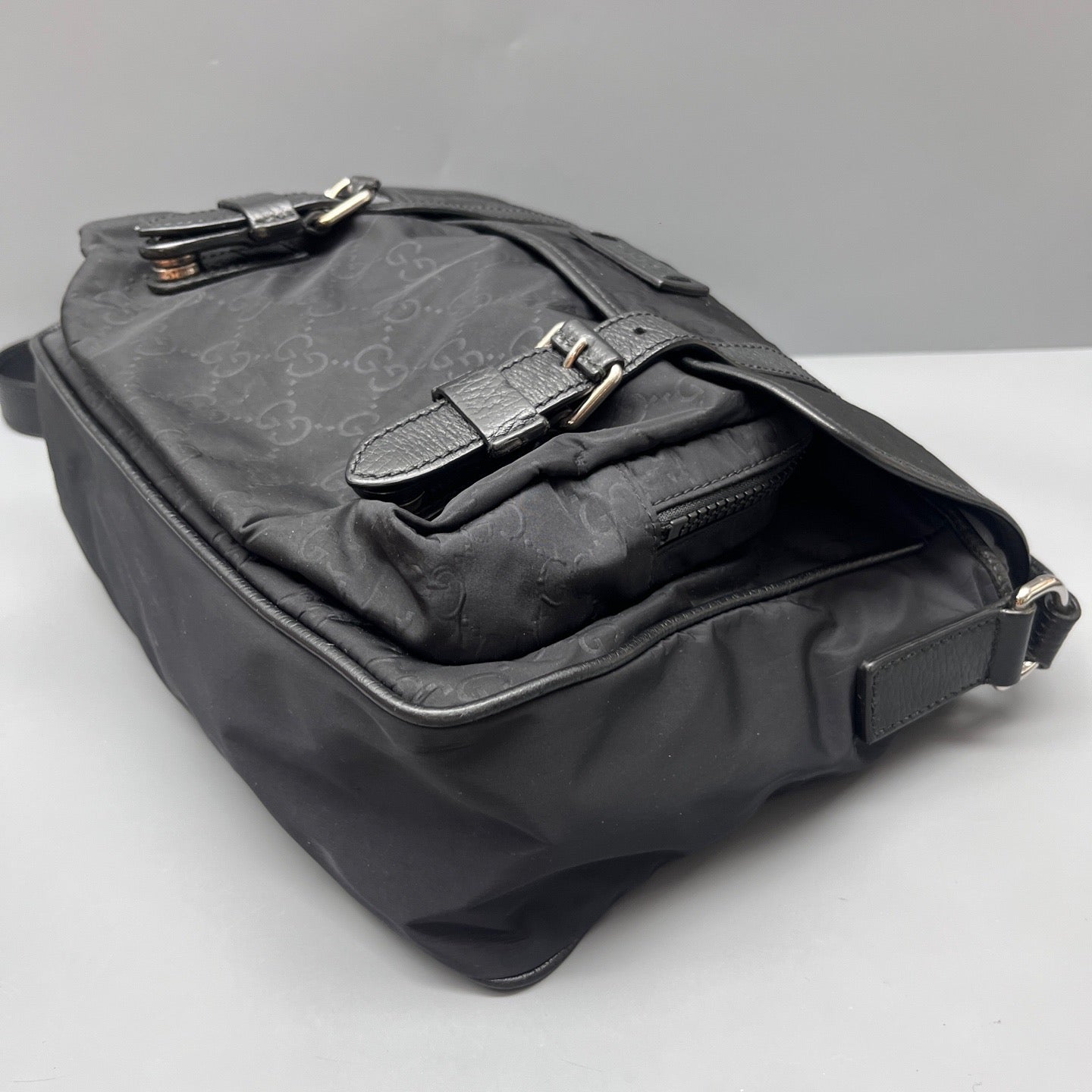 Gucci - GG Monogram Nylon Messenger Bag - Nylon with leather trim - Black - (Medium)