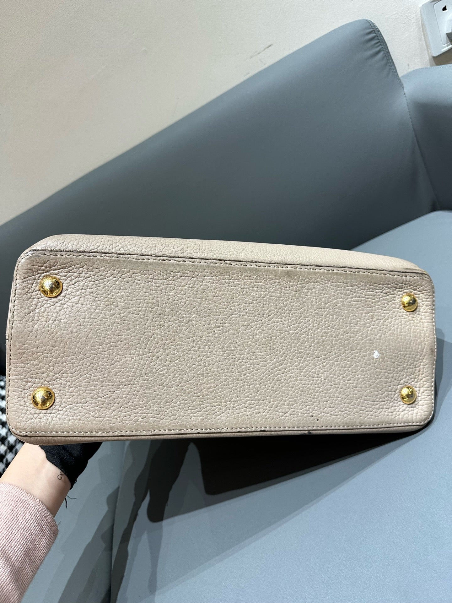 Louis Vuitton - Capucines GM - Taurillon leather - Grey with Gold-Tone Hardware - (Large)