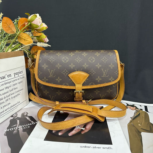 Louis Vuitton - Monogram Flap Shoulder Bag - Coated canvas, Vachetta leather - Brown - (medium)