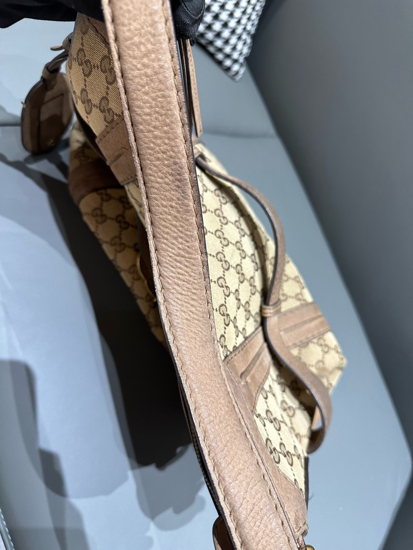 Gucci - GG Monogram Canvas and Suede Shoulder Tote Bag - GG Monogram Canvas and Suede Leather - Beige and Brown with Gold-Tone Hardware - (Large)