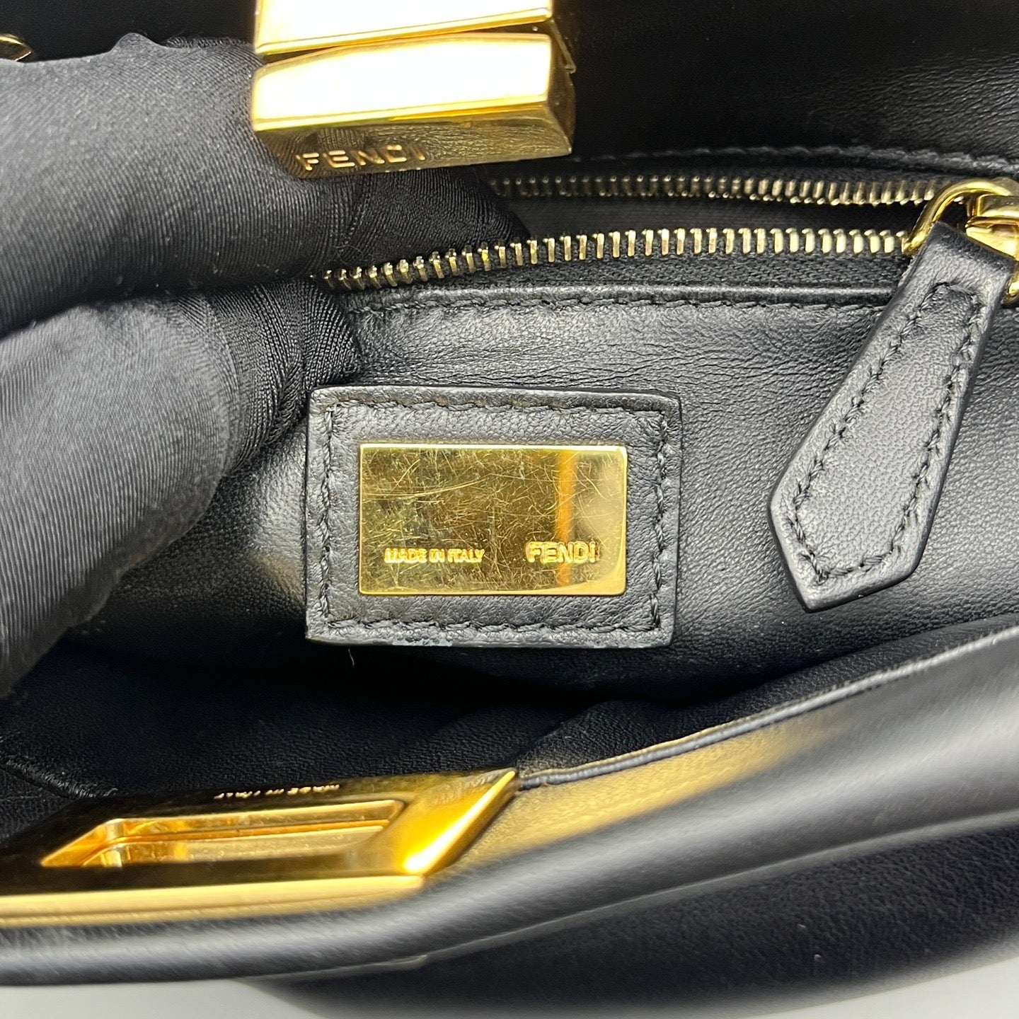 Fendi - Peekaboo Small - Leather - Black - (Small)