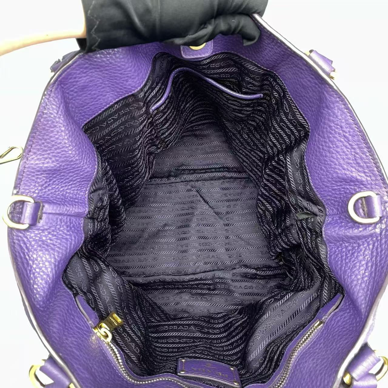 Prada - Grained Leather Tote - Grained leather - Purple - (Medium)