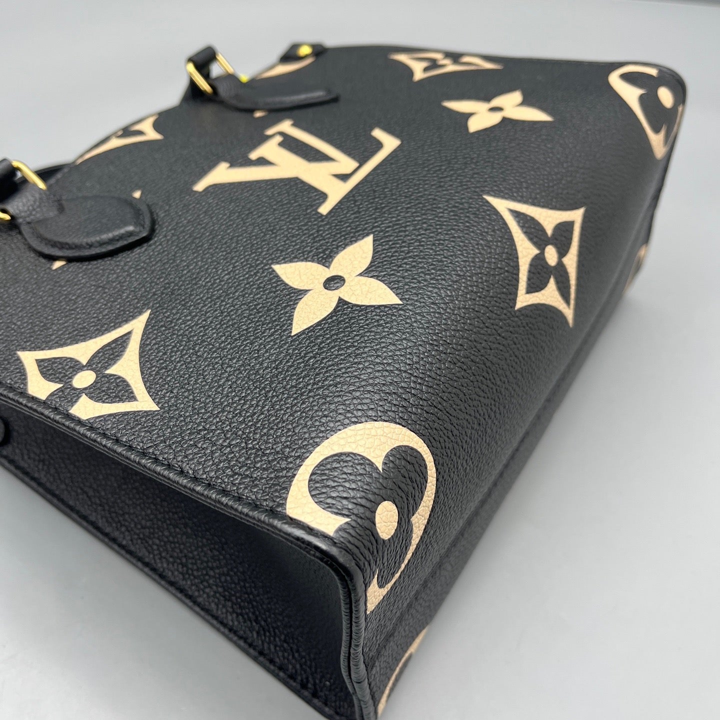 Louis Vuitton - Onthego Small - Leather - Black - (small)