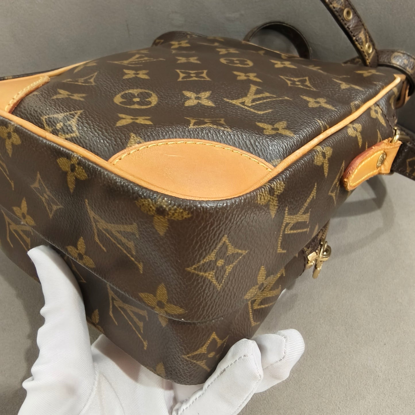 Louis Vuitton - Monogram Double-Layer Camera Bag - Monogram Canvas with Vachetta Leather Trim - Brown - (small)
