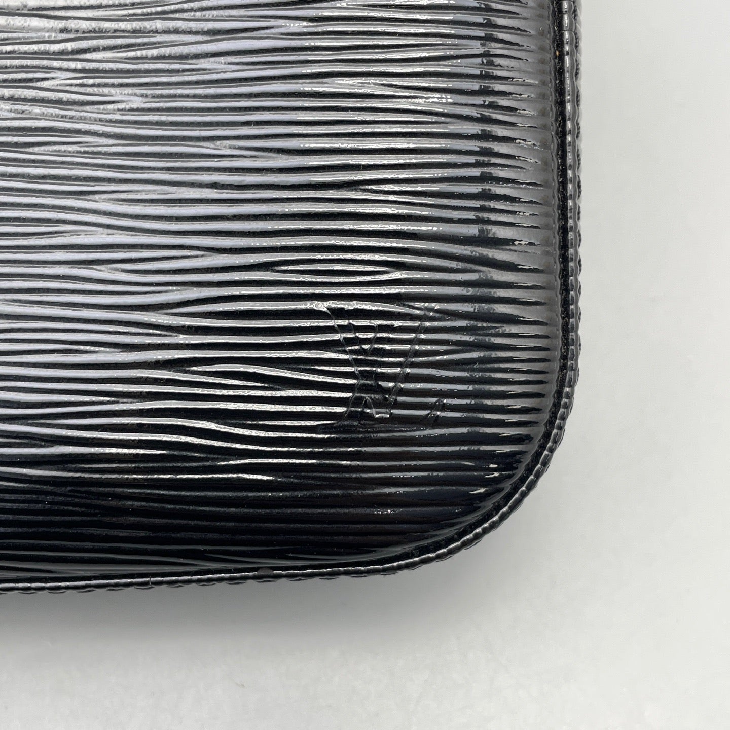 Louis Vuitton - Pochette Accessoires - Patent leather - Black - (mini)