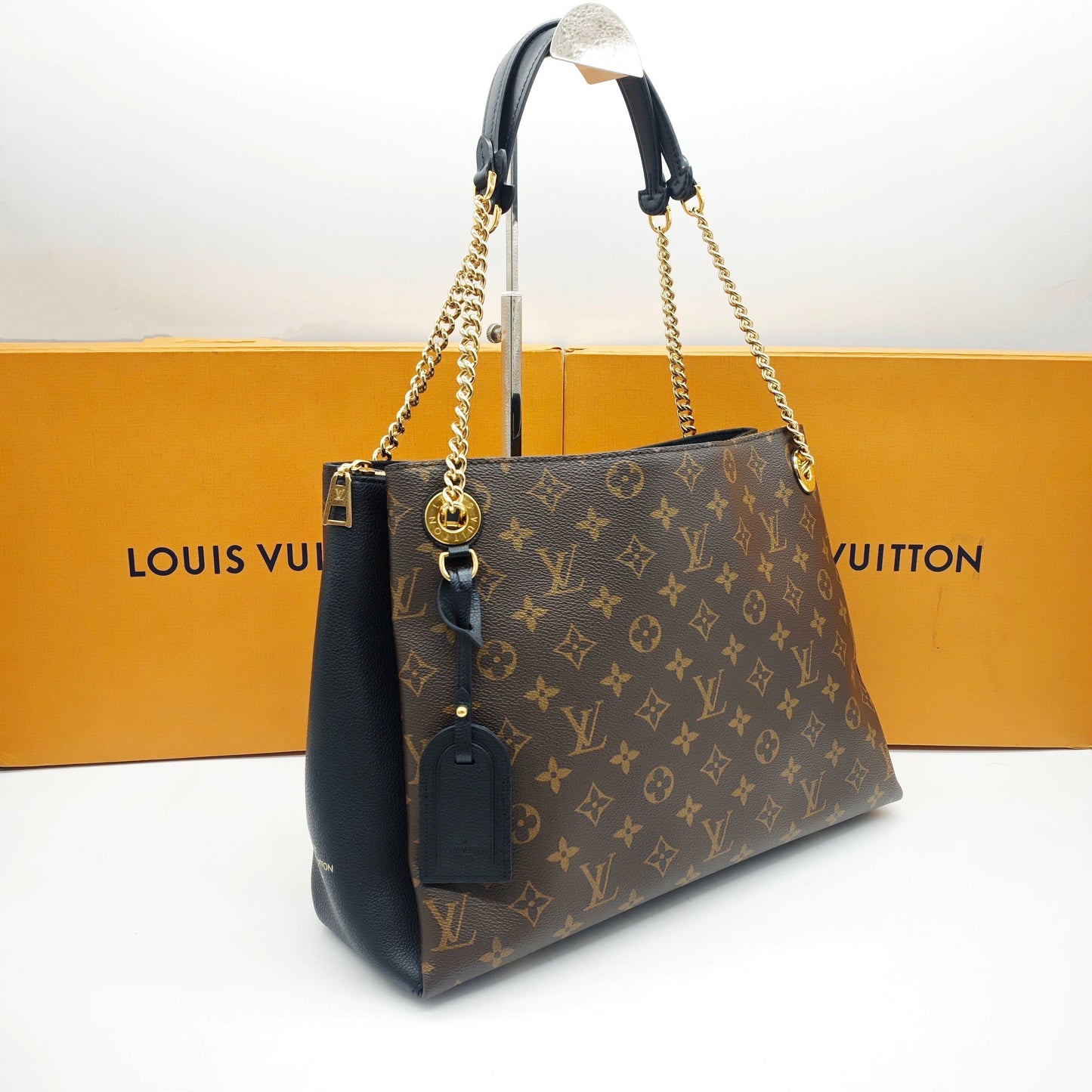 Louis Vuitton - Surene Medium - Monogram coated canvas with grained leather trim - Brown and Black with Gold-tone hardware - (Medium)