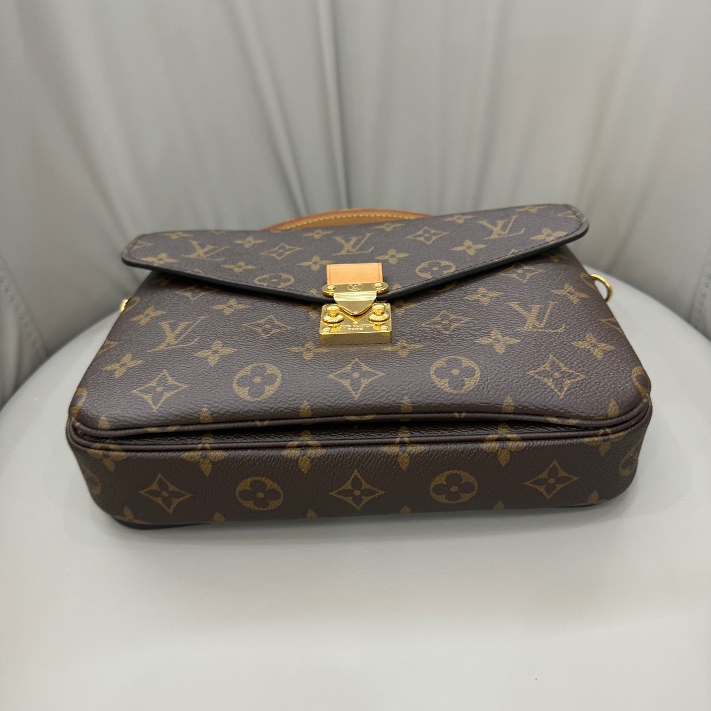 Louis Vuitton - Pochette Metis - Monogram coated canvas with natural cowhide leather trim - Brown - (medium)