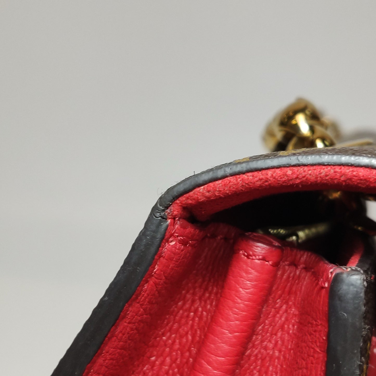 Louis Vuitton - Chain S-Lock Flap Bag - Monogram coated canvas and grained leather - Brown and Red with Gold-Tone Hardware - (medium)