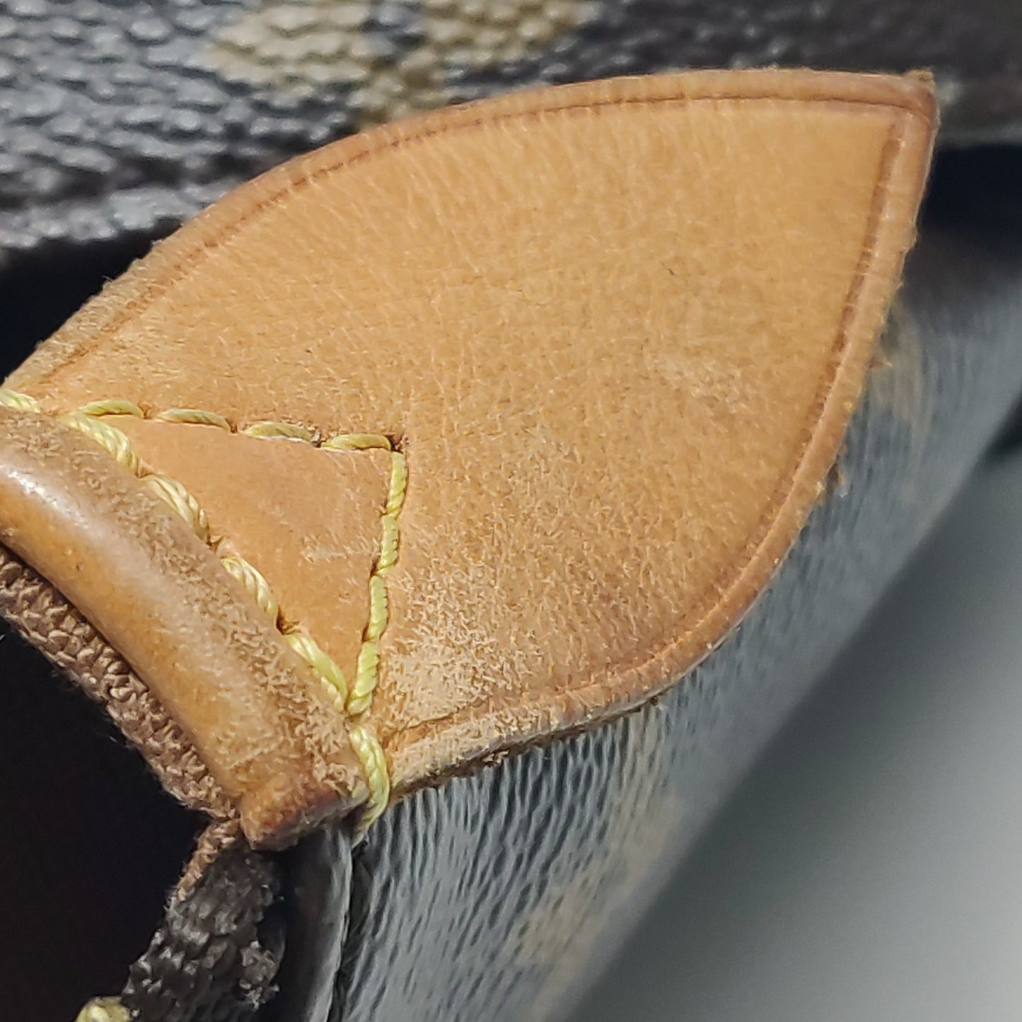 Louis Vuitton - Batignolles Vertical - Monogram coated canvas with Vachetta leather trim - Brown - (Medium)