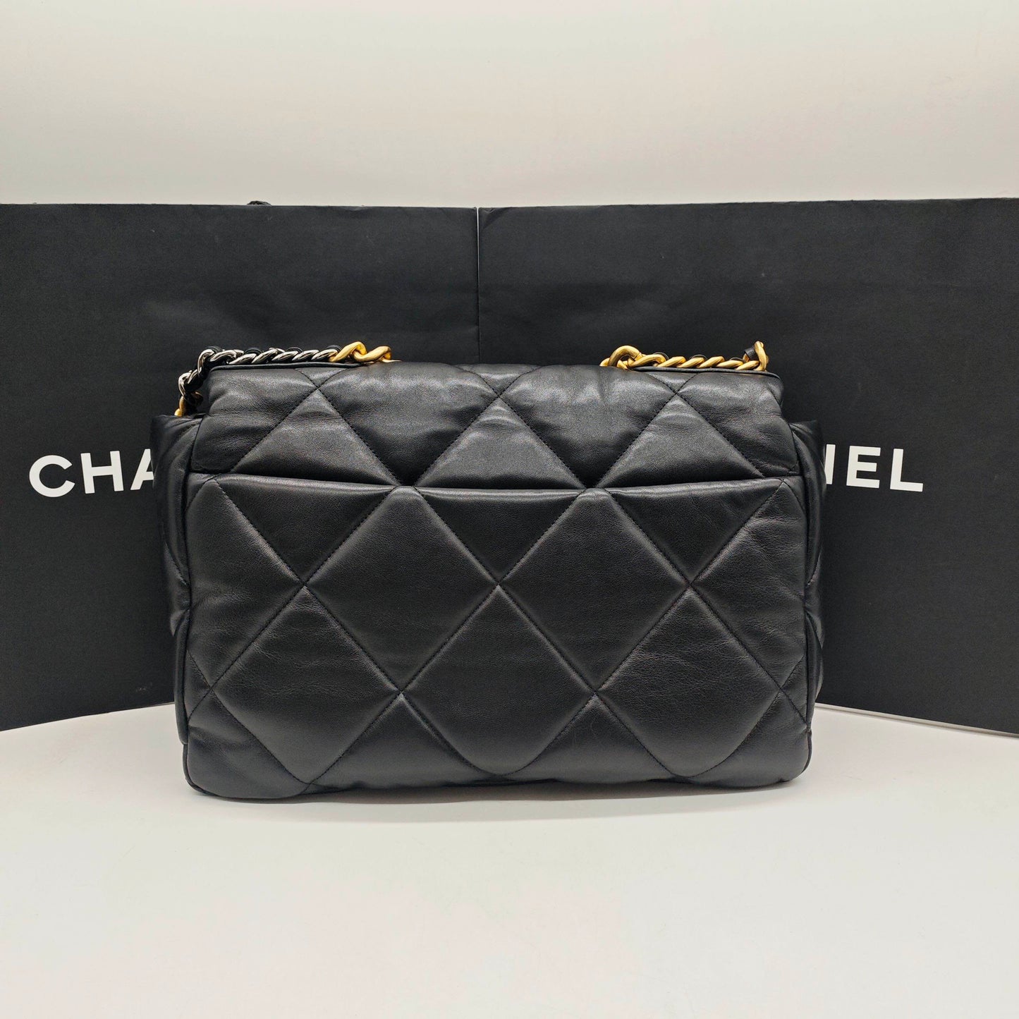Chanel - 19 Bag Maxi - Lambskin leather - Black - (Large)