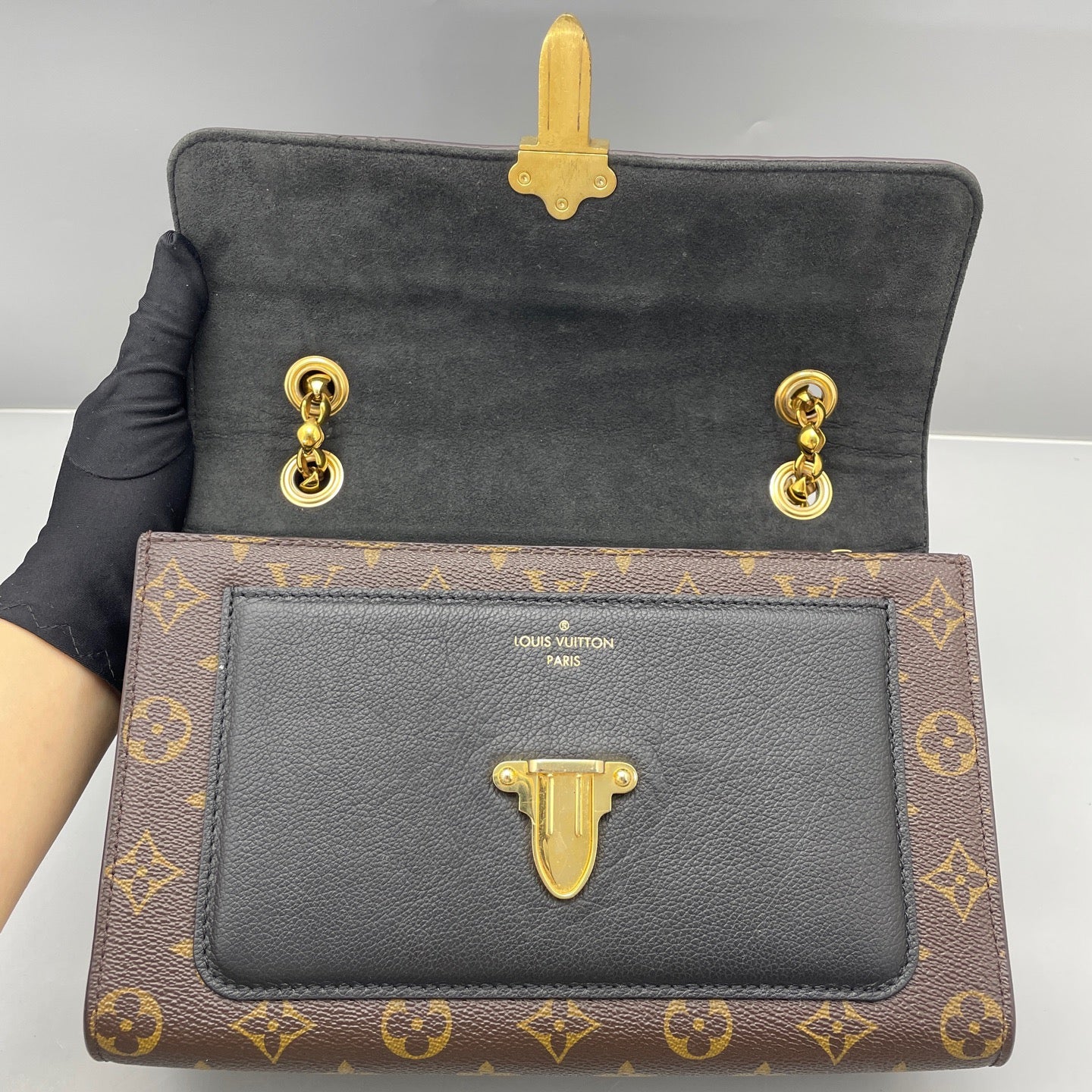 Louis Vuitton - Victoria Chain Bag - Monogram coated canvas with grained leather trim - Brown and Black with Gold-Tone Hardware - (Medium)