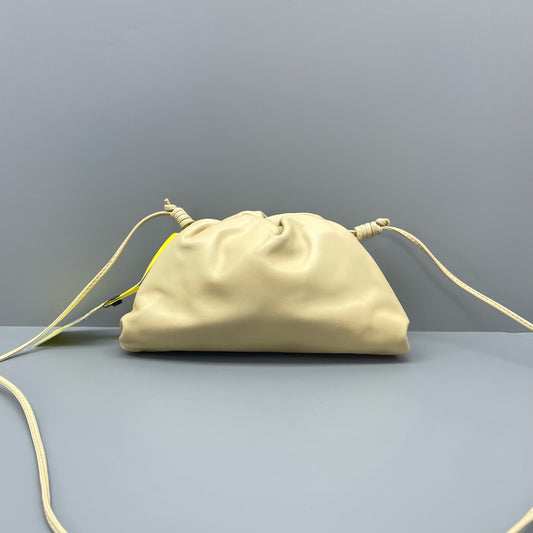 Bottega Veneta - The Pouch (Cloud Bag) - Leather - Beige - (mini)