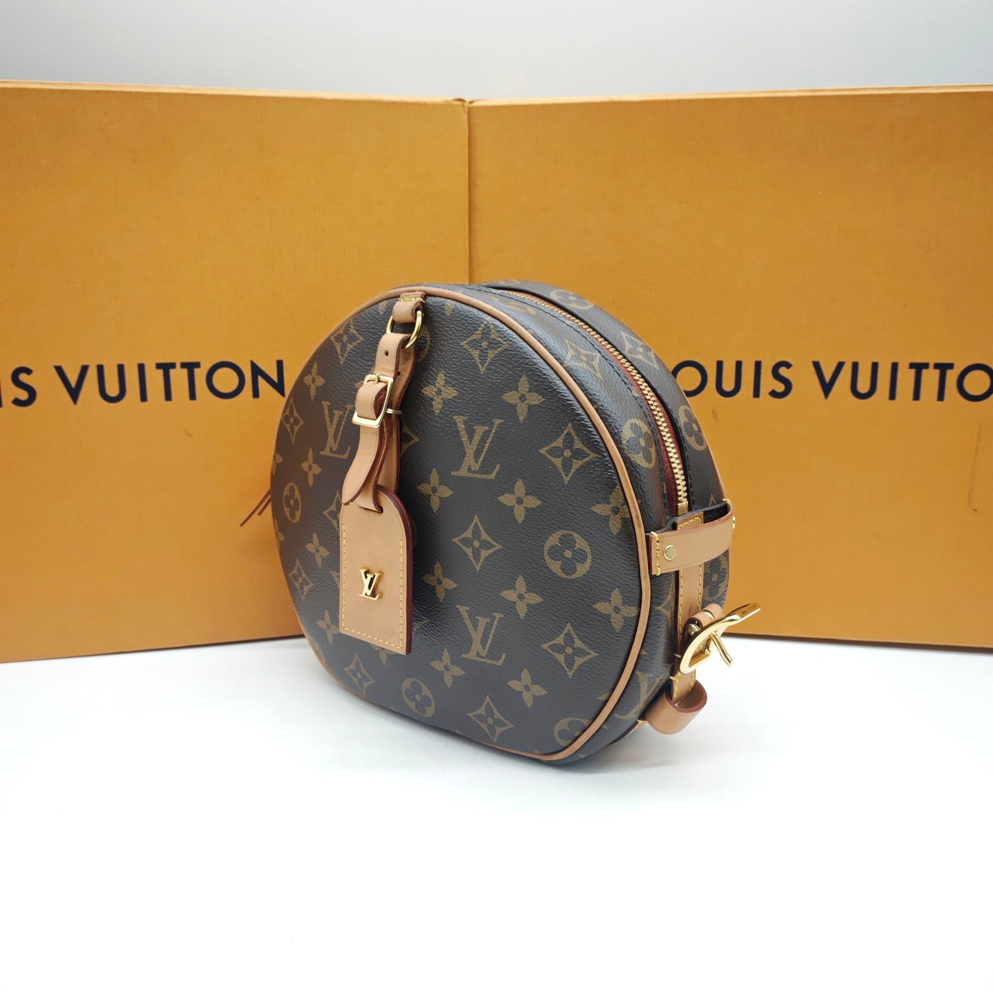 Louis Vuitton - Boite Chapeau Souple PM - Monogram coated canvas with Vachetta leather trim - Brown - (Small)