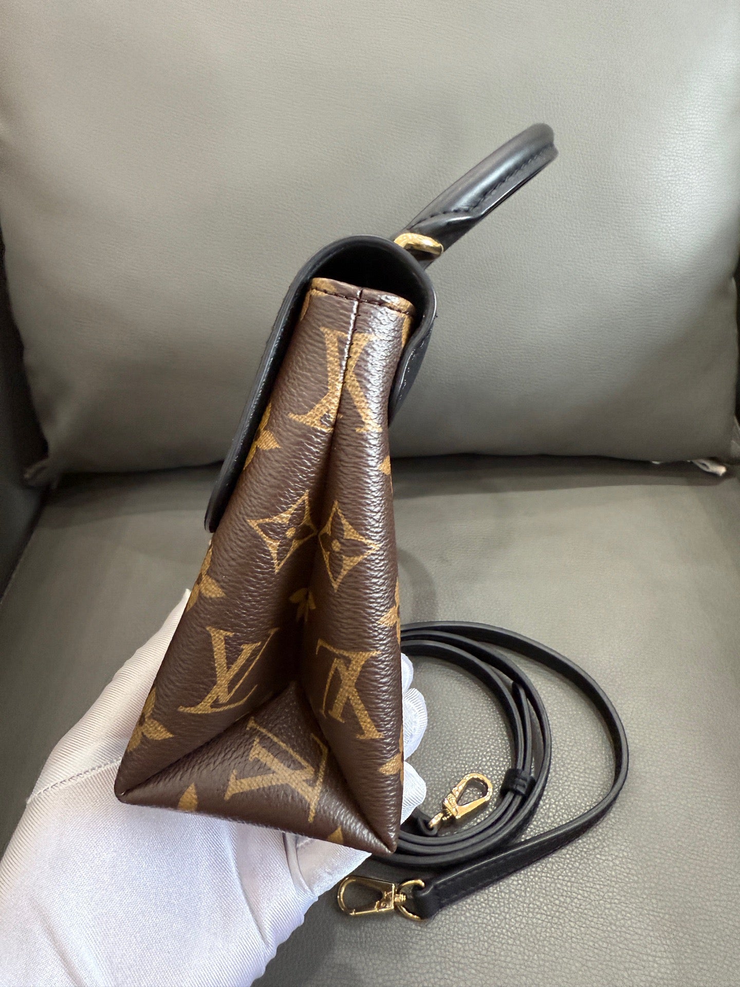 Louis Vuitton - Locky BB - Monogram coated canvas with black leather trim - Brown - (Mini)
