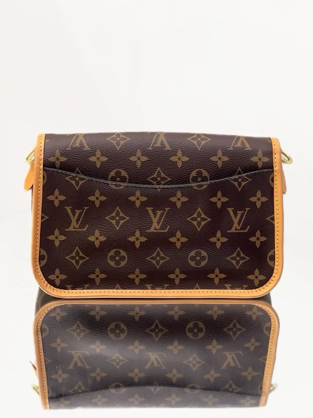 Louis Vuitton - Classic Monogram Flap Shoulder Bag - Monogram coated canvas with natural Vachetta leather trim and a textile shoulder strap - Brown - (small)