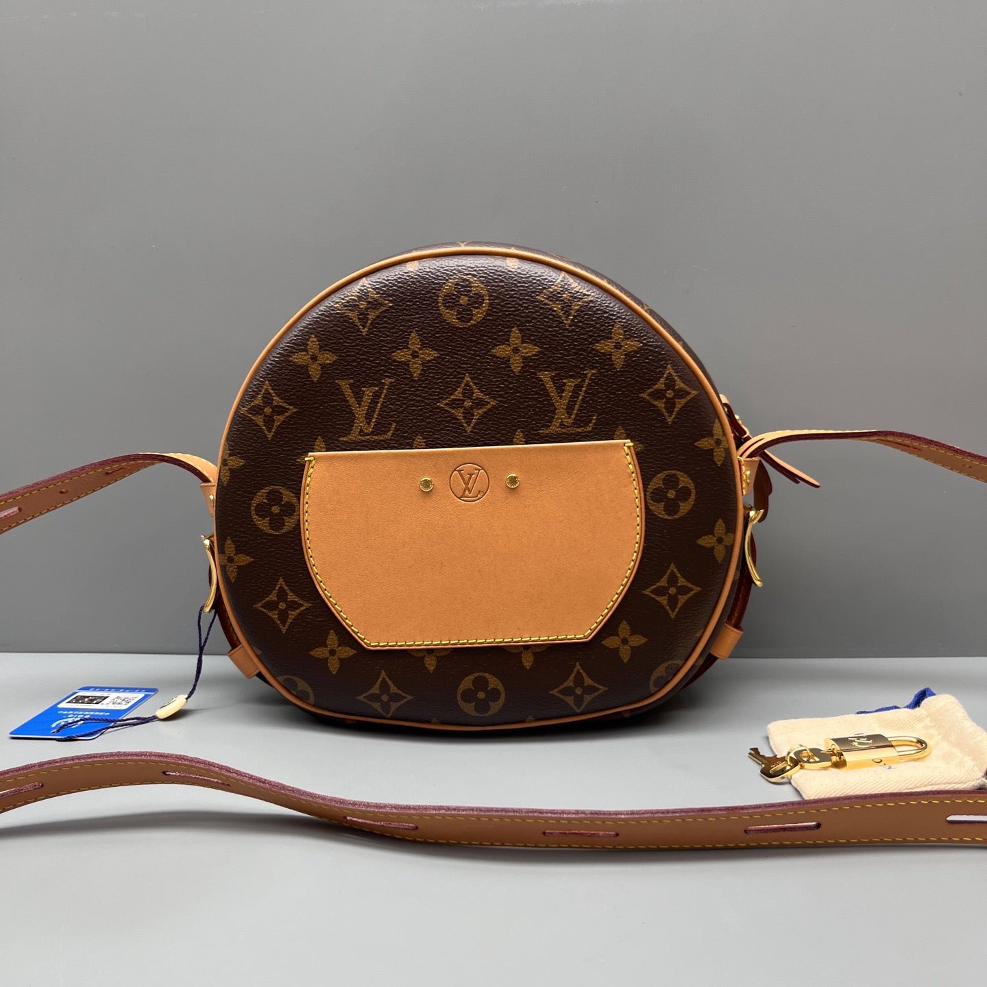 Louis Vuitton - Boite Chapeau Souple - Monogram coated canvas with natural cowhide leather trim - Brown - (Large)