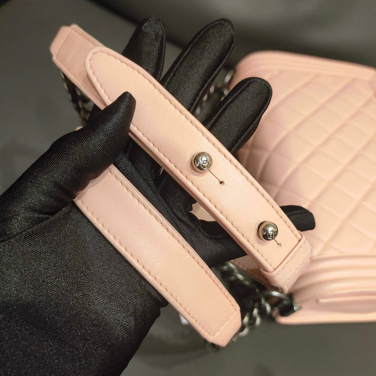 Chanel - Le Boy Medium - Calfskin leather - Light Pink - (Medium)
