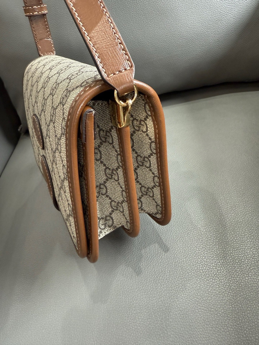 Gucci - GG Retro 041 Mini Messenger Accordion Bag - GG Supreme coated canvas with leather trim - Beige and brown - (mini)