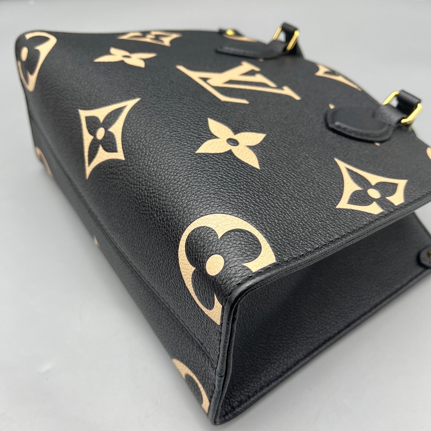 Louis Vuitton - Onthego Small - Leather - Black - (small)