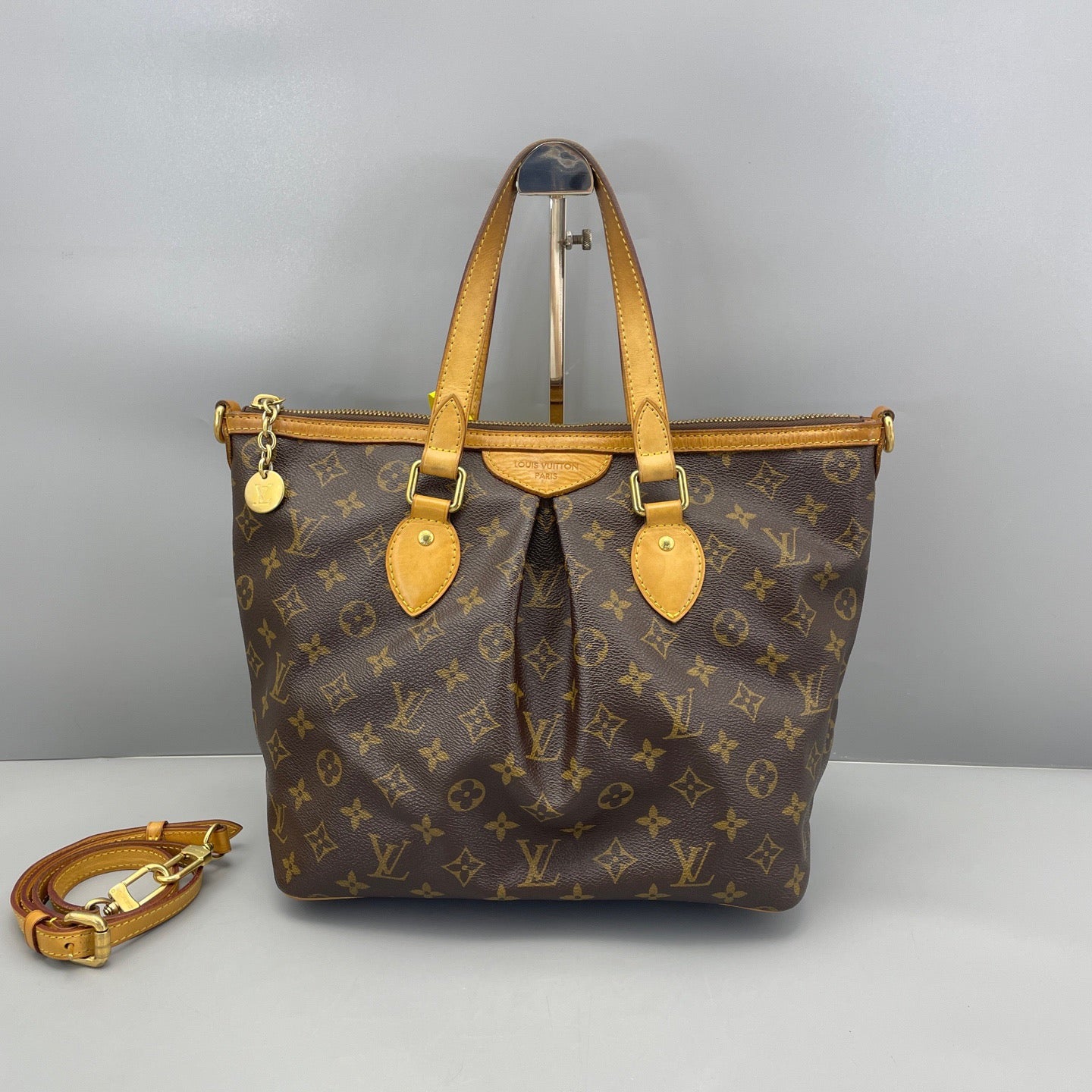 Louis Vuitton - Paramount Small (PM) - Monogram coated canvas with Vachetta leather trim - Brown - (small)