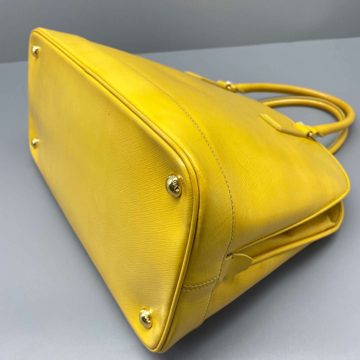 Prada - Saffiano Lux Dome Tote - Saffiano leather - Yellow - (medium)