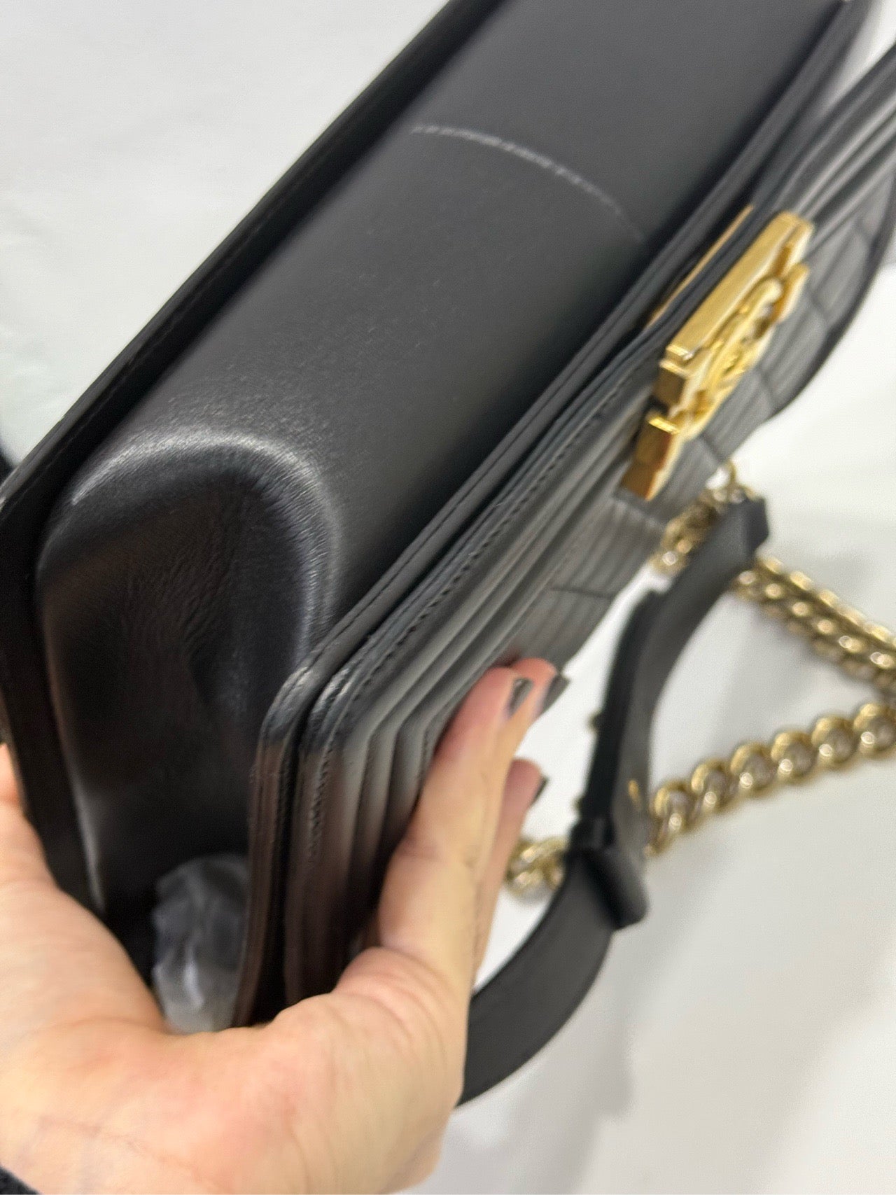 Chanel - Le Boy Medium Flap Bag - Lambskin leather - Black with Gold-Tone Hardware - (Medium)