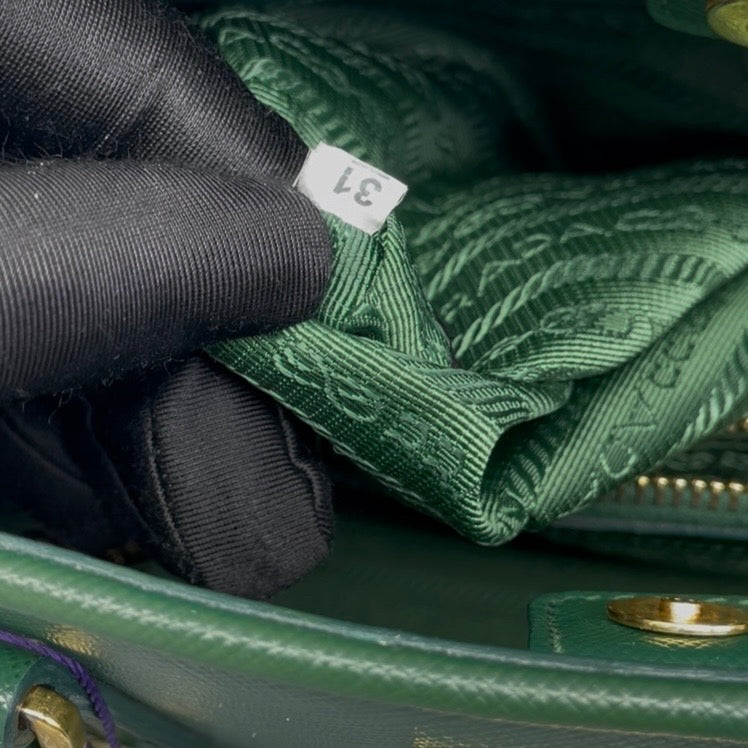 Prada - Saffiano Lux Dome Handbag - Saffiano leather - Green - (medium)