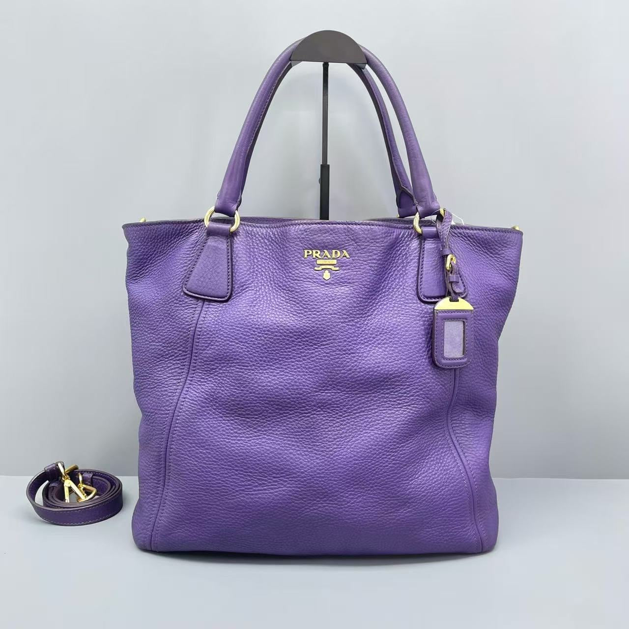 Prada - Grained Leather Tote - Grained leather - Purple - (Medium)