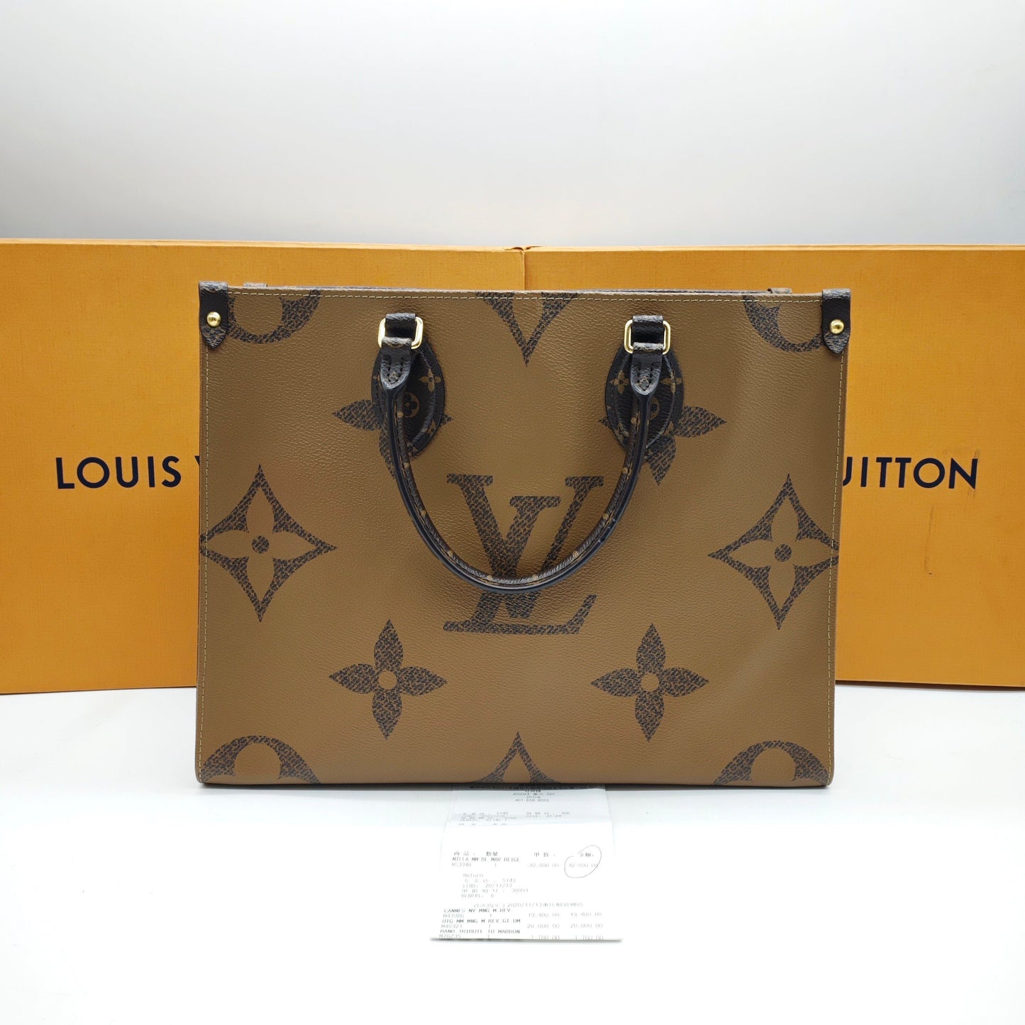 Louis Vuitton - OnTheGo MM - Monogram Giant and Reverse Monogram coated canvas with natural cowhide leather trim - Multicolour - (medium)