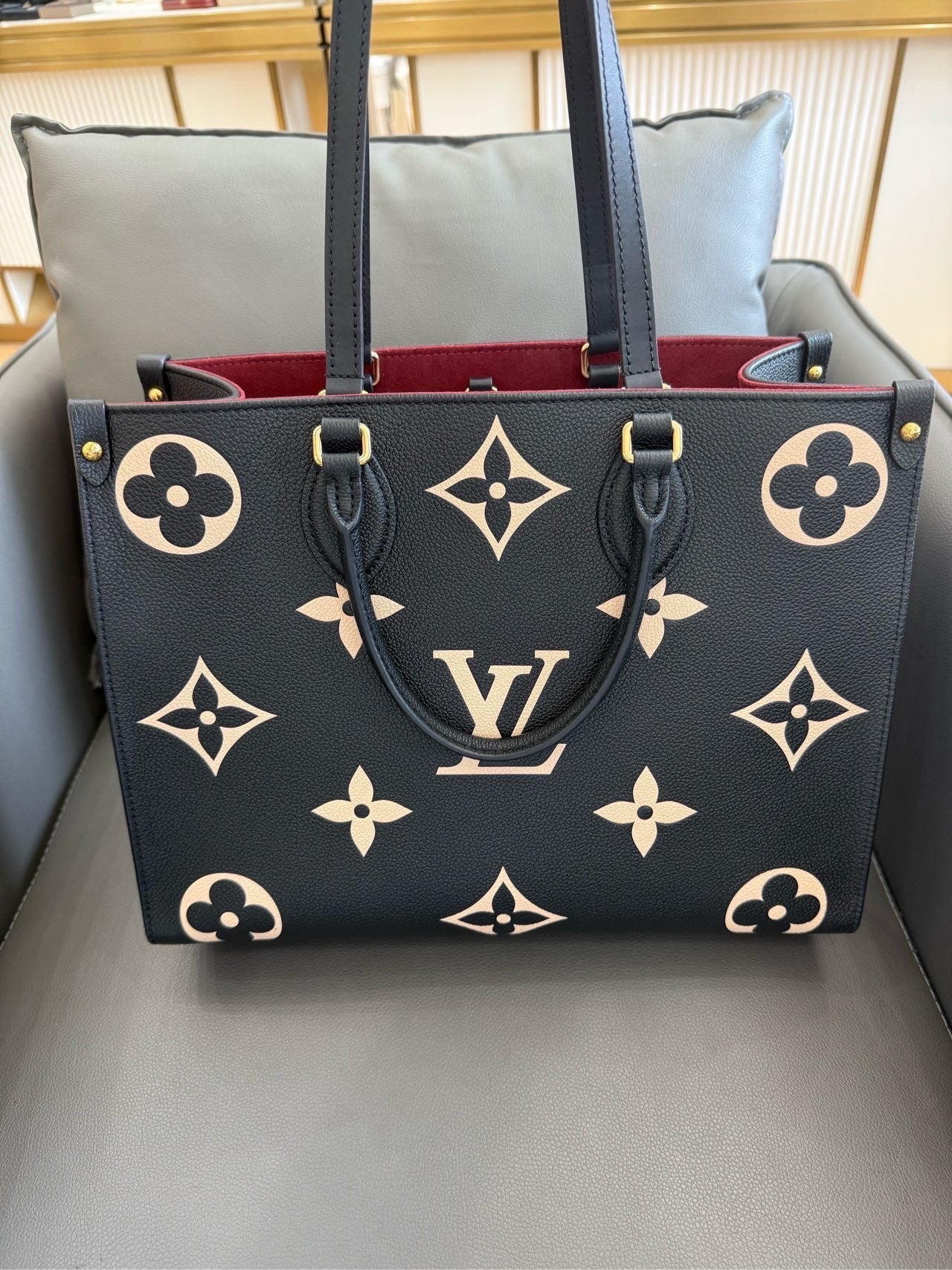Louis Vuitton - OnTheGo MM - Monogram Empreinte Giant leather - Black and Cream - (Medium)